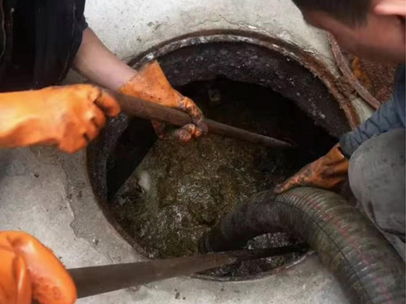 天涯镇清理化粪池时如何避免沼气的危害?